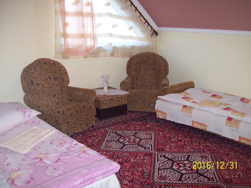 Natalia Vendeghaz Hotel Csetfalvat Exterior foto
